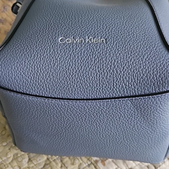 Calvin Klein medium size bucket bag - Picture 2 of 8